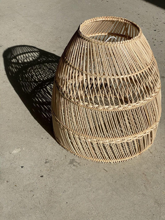 Bell-shaped rattan pendant light