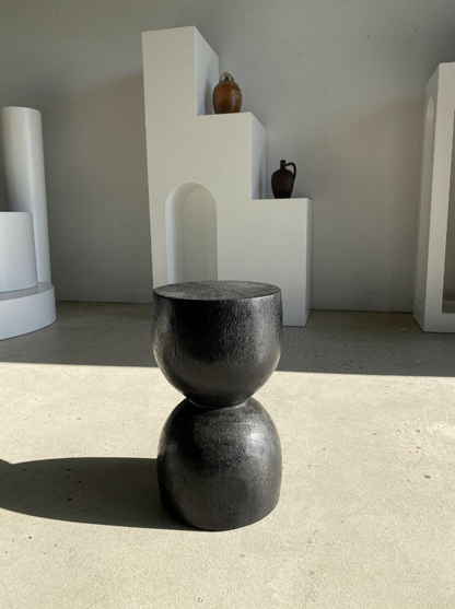 Double hemisphere stool